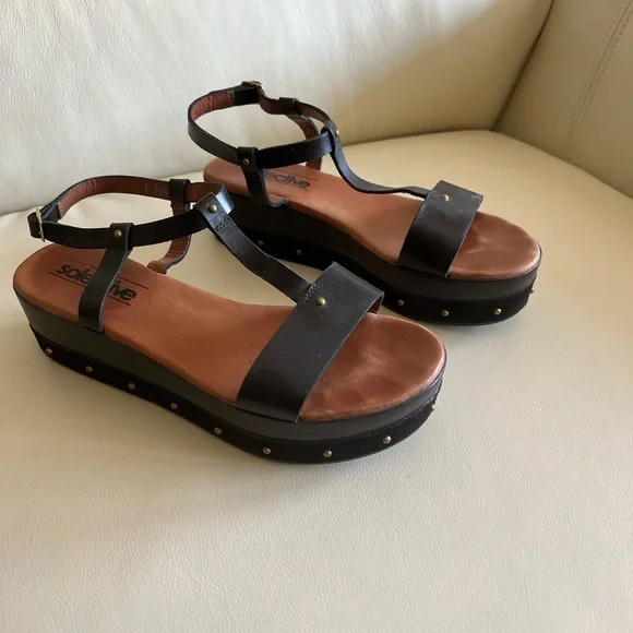 Poshmark platform shop sandals